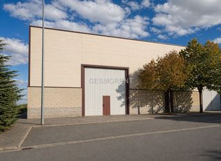 Nau industrial a Riba - roja de Túria. Conjunto de 3 naves industriales en venta con inquilino.