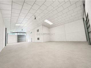 Location Bâtiment à usage industriel à Migjorn. Nave industrial con patio privativo y bloque de oficinas en reus