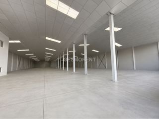 Location Bâtiment à usage industriel à Migjorn. Nave industrial aislada con patio lateral y oficinas en polígono