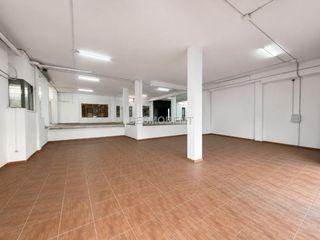 Lloguer Local Comercial a Es Rafal Vell. Local comercial en alquiler con gran fachada en palma
