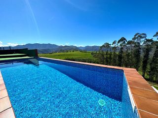 Xalet  Lugar la uz. Casona tradicional con terraza, piscina y finca de 14000 m2