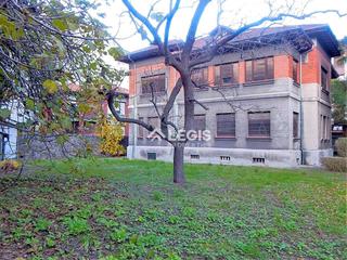 Chalet in Calle calle de vital aza 38. Chalé en pola de lena