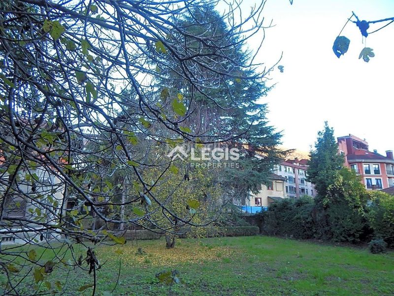 Foto c869fe96-940b-45d5-8731-c4c84db7bd4f. Chalet in calle calle de vital aza 38 in Lena