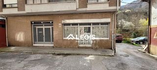 Geschäftsraum in Rafael riego 10. Local comercial amplio en turón mieres, asturias con parking ady
