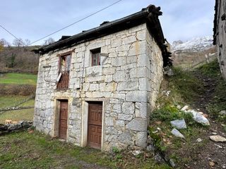 House  Casomera. Casa de piedra para reformar en el pueblo de rioaller, principad