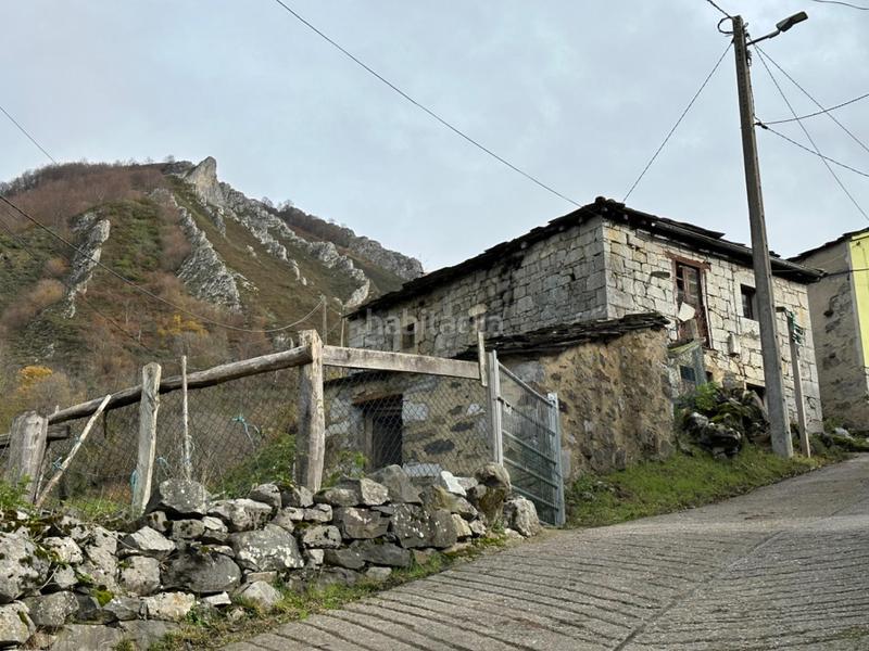 Foto 1edd70c4-c915-45ab-97c1-53dfa41e783e. Casa  de piedra para reformar en el pueblo de rio, principado de asturias. en Aller