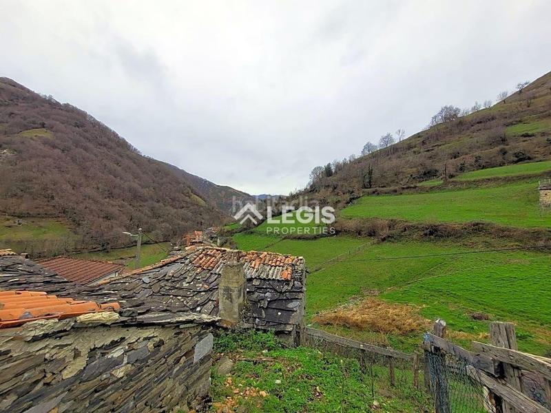 Foto 5f02d982-05e8-446d-bbe9-652e54aedbfb. Casa  de piedra para reformar en el pueblo de rio, principado de asturias. en Aller