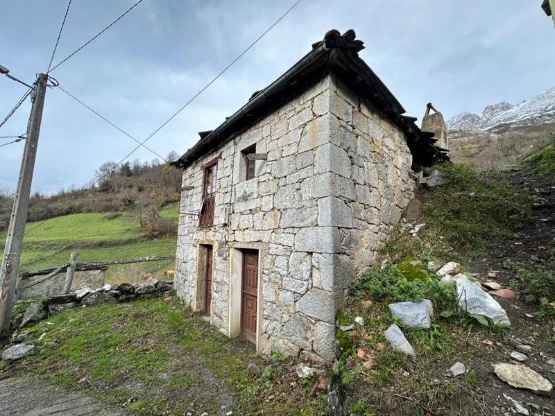 Foto c28a084d-78ee-4563-aa84-1e46fc389649. Casa  de piedra para reformar en el pueblo de rio, principado de asturias. en Aller