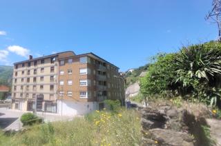 Appartement  Calle estacion. Piso de tres habitaciones con garaje en moreda, aller. asturias.