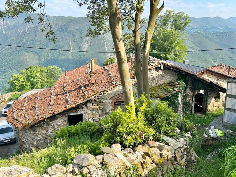 Foto f9731922-25cc-4523-8b74-f6d0d750c7b6. Casa a Salas