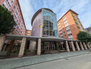 Lloguer Local Comercial  Rafael del riego. Local comercial con doble vidriera y acceso en el corazón de sam