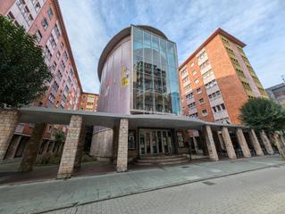 Miete Geschäftsraum  Rafael del riego. Local comercial con doble vidriera y acceso en el corazón de sam