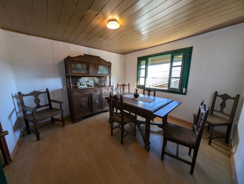 Foto bd026fc0-2127-48e9-9d4c-52e8bddaddb3. Casa amb aparcament a Salas