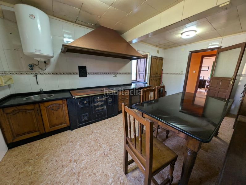 Foto efafb0de-a7e8-43eb-abfe-ec08de69c591. Casa amb aparcament a Salas