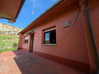 Chalet  Calle pelugano-juego bola. Casa en pelugano, aller asturias con almacén y terraza