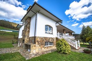 Chalet  El codexal. Chalet con piscina y vistas 360 en muñas de arriba, asturias  a