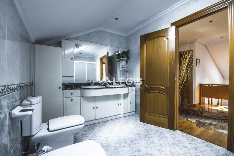 Foto 03d86e15-9079-4ee6-8712-d93b52f495bc. Xalet amb aparcament piscina a Valdés