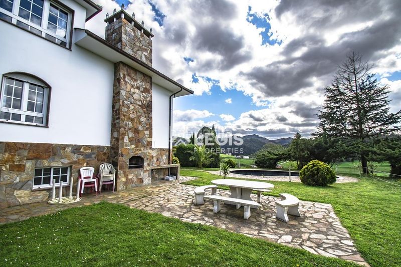 Foto 14c41de1-9184-460b-bca8-171086bdc3ef. Xalet amb aparcament piscina a Valdés