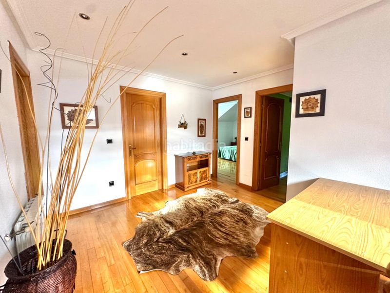 Foto 26fca70d-338f-4228-b112-e8558a7088f2. Xalet amb aparcament piscina a Valdés