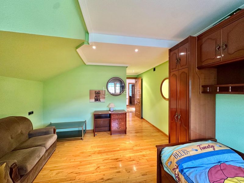 Foto 45f2cda8-645f-4786-abe5-077d6bfb00b5. Xalet amb aparcament piscina a Valdés