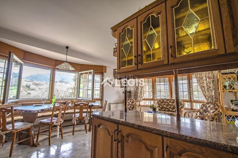 Foto 50f67431-cff2-45a0-86e5-21d174a66f03. Xalet amb aparcament piscina a Valdés