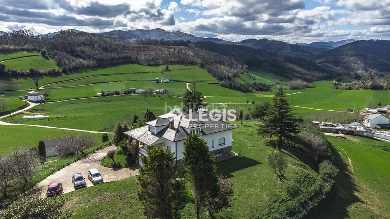 Foto 593cdfbb-6637-4d2d-abc9-30e5d4363b84. Xalet amb aparcament piscina a Valdés