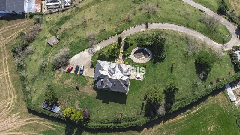 Foto 63140d85-b719-4f41-ad23-a5b2deb3991e. Xalet amb aparcament piscina a Valdés