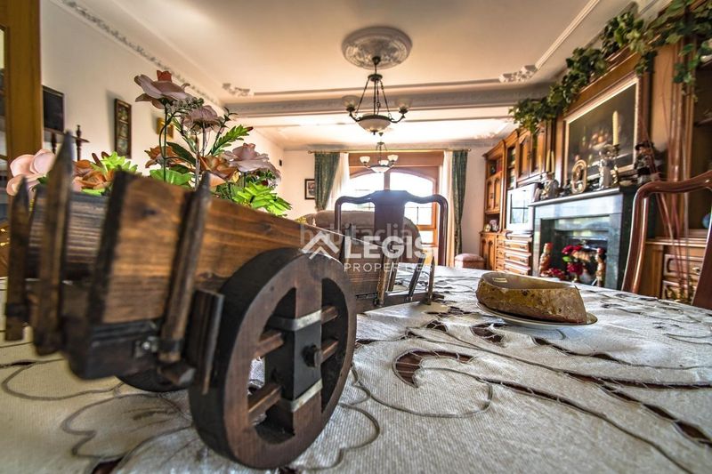 Foto 74585920-627b-4880-a249-d1874db7e47b. Xalet amb aparcament piscina a Valdés