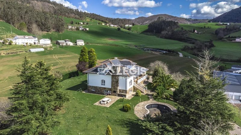 Foto 781d6982-e65e-4a0e-a27d-dc0f9c395f26. Xalet amb aparcament piscina a Valdés