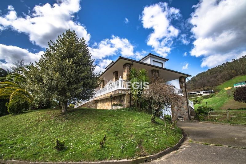 Foto 98dbe112-c3c8-44ed-a31a-992bf4d75975. Xalet amb aparcament piscina a Valdés