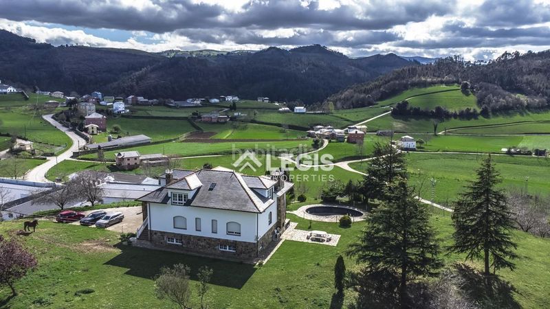 Foto a0319a35-03cf-4375-999a-b8ab8eaeaf83. Xalet amb aparcament piscina a Valdés