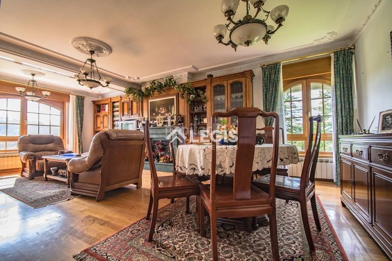 Foto b3b3b127-35dd-4b2a-8a00-45b7f66c814e. Xalet amb aparcament piscina a Valdés