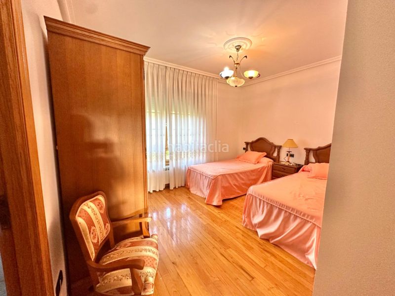 Foto c8055e63-9a1c-43dd-8d0f-c817cc6041fd. Xalet amb aparcament piscina a Valdés