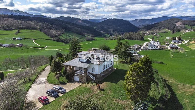 Foto da786d87-b4fe-462f-ab04-5ad61d4fa745. Xalet amb aparcament piscina a Valdés