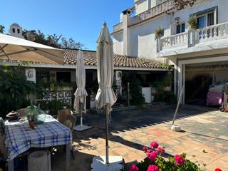 Chalet à Costabella. Oportunidad de inversión en costabella, marbella