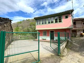 Chalet  Lugar castañedo. Casa con galeria, antojana y almacén