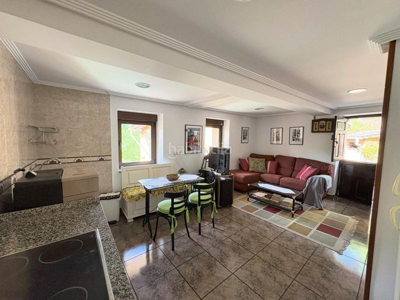 Foto d6673f8a-79a0-420f-9202-d96c9b20d8c7. Casa amb calefacció a Aller