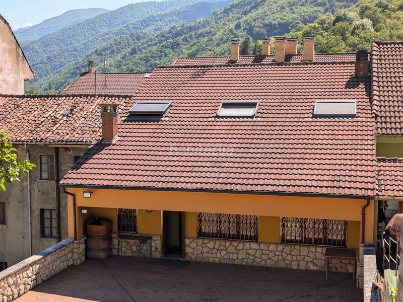 Foto 08391e0c-ff23-4a76-a222-15b4905b54a0. Xalet amb aparcament a Aller