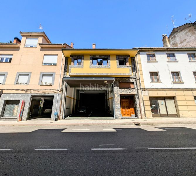 Foto 739f7988-06e0-48d2-a370-8a5cf3e46988. Xalet amb aparcament a Aller