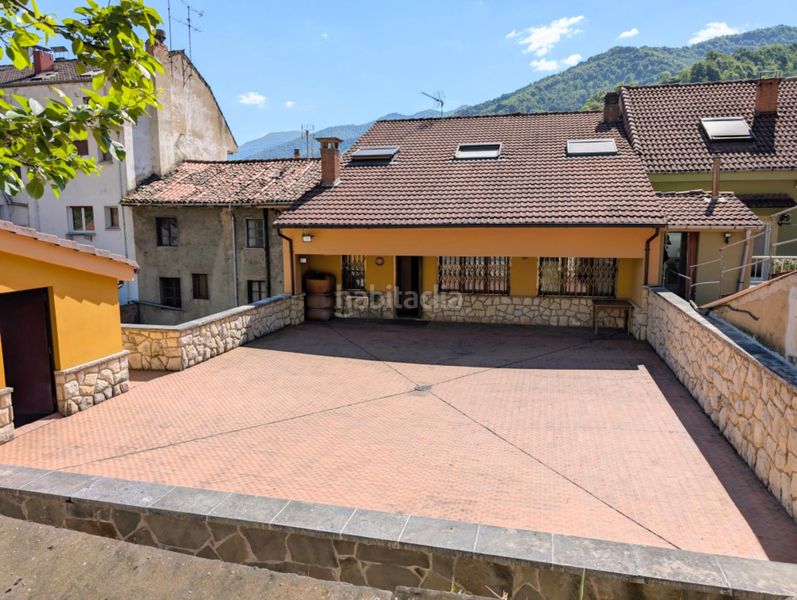 Foto b7e32f60-e4df-4403-87e0-185c4c741d45. Xalet amb aparcament a Aller