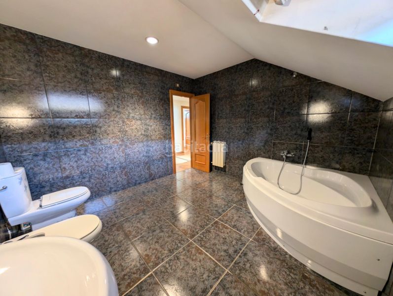 Foto b96feb34-33dc-4478-9010-426a4a8f2f60. Xalet amb aparcament a Aller