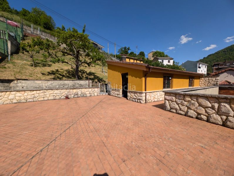 Foto c186cb1d-2bfe-41c3-bb85-5a174ada6850. Xalet amb aparcament a Aller