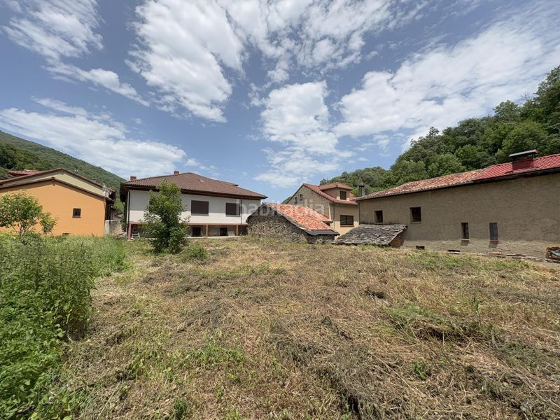 Foto 80f67721-d571-4cec-adb4-b5b2bca91684. Xalet amb aparcament a Aller