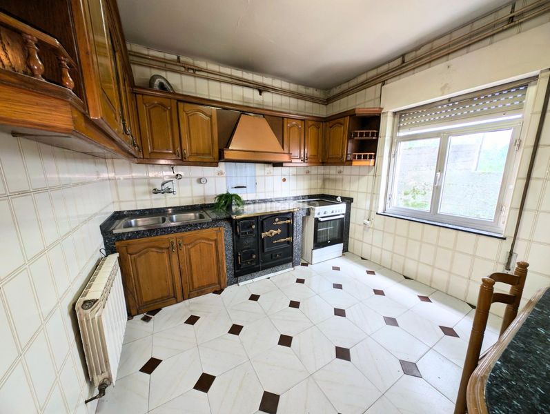 Foto a3de8512-21ef-4bb4-9c8a-216c7a4bf258. Casa amb aparcament a Tineo