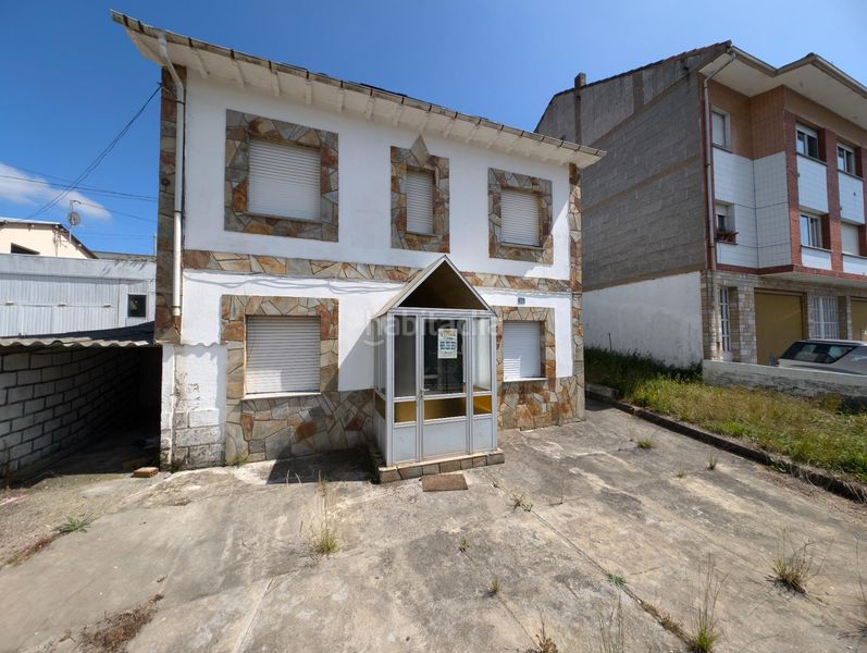 Foto b8175969-ac40-4580-b86b-61e049d47632. Casa amb aparcament a Tineo