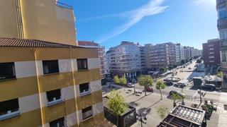 Pis a Calle  juan ramón jiménez 1. Piso en plaza pedro miñor , oviedo