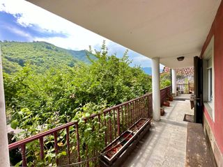 Xalet  Llanos. Casa de 3 plantas con jardin, parcela urbana y garaje. en llanos