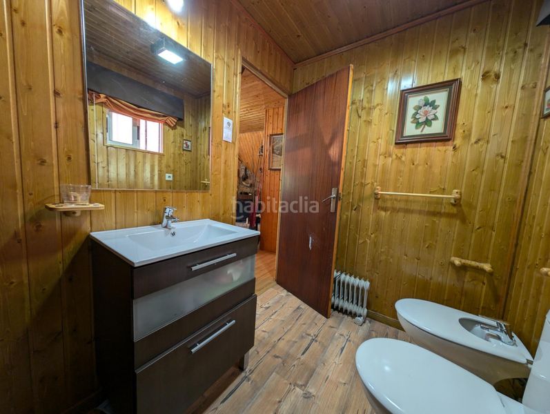 Foto 3a31798b-d5af-43e5-badd-a44dea74da3e. Xalet amb aparcament a Aller