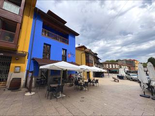 Édifice  Plaza campes les. Edificio reformado en pleno centro de pola de siero restaurante