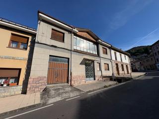 Piso en Urbies 18. Piso en urbiés  primero derecha  amplitud, potencial y vistas en